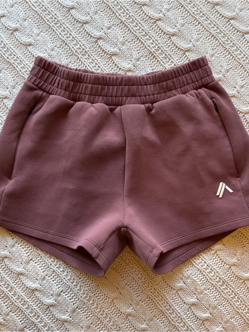 Alphalete Shorts - medium